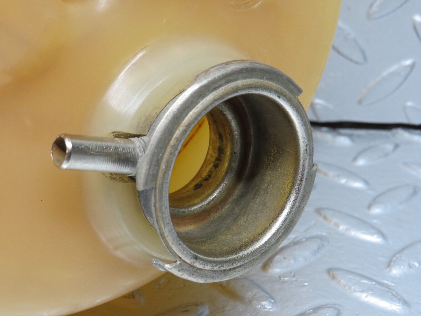 39871 Mercedes-Benz R107 350SL Coolant Reservoir Tank 1075000349 1235010015