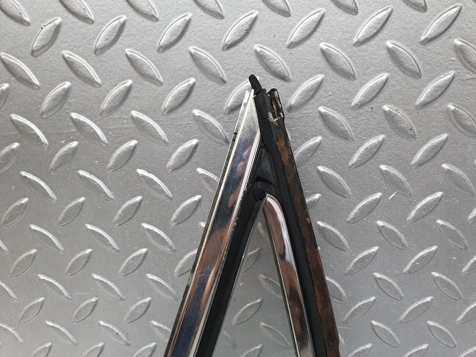 43225 Mercedes-Benz W108 280SE Front Right Quarter Window