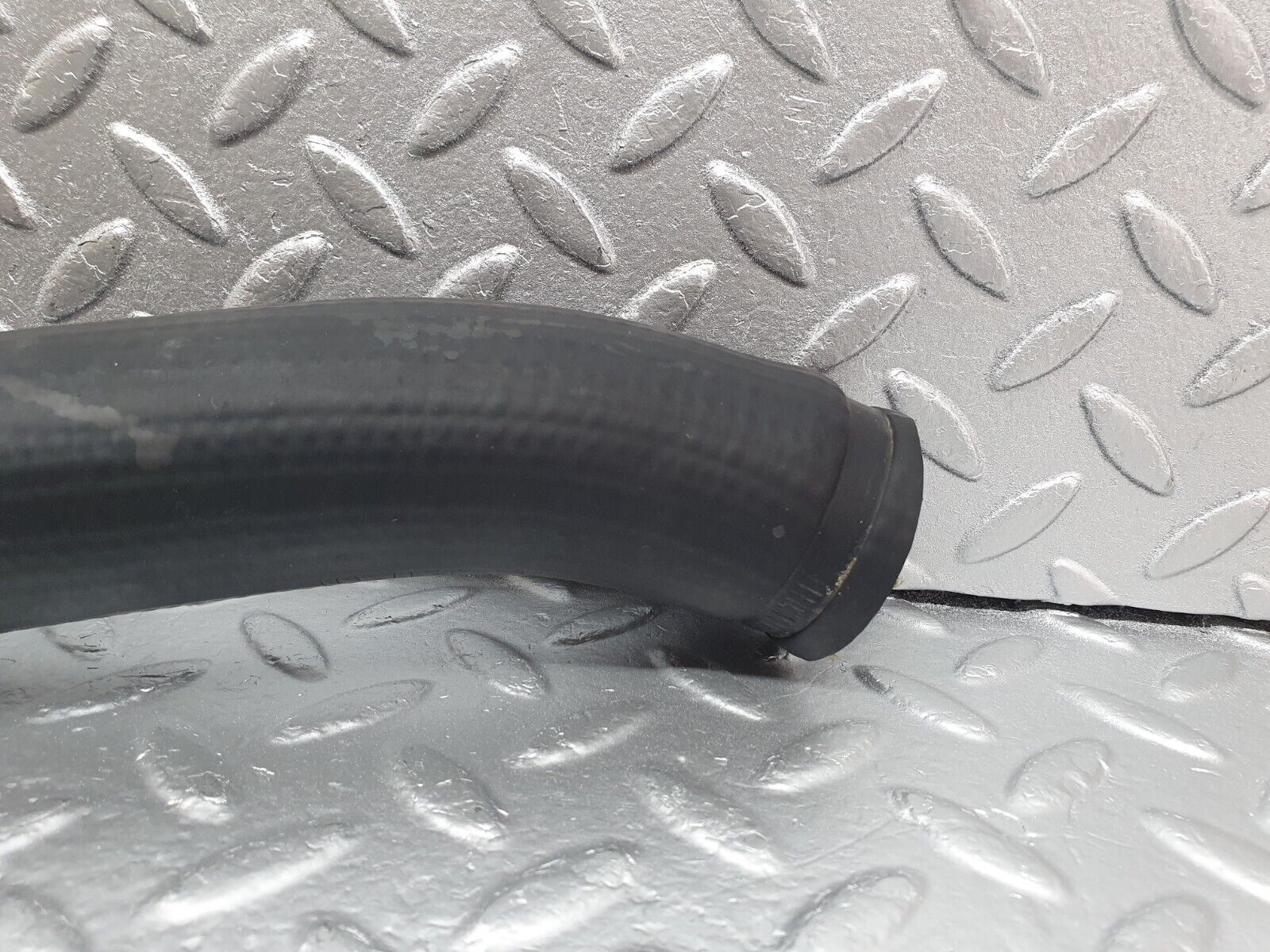 43684 Mercedes-Benz C126 380SEC Coupe Radiator Hose Pipe 1265012582