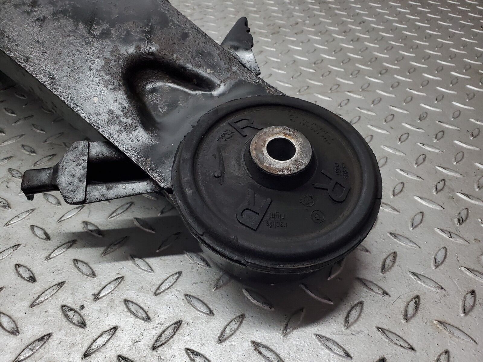 45874 Mercedes-Benz W126 420SE Rear Subframe Axle Carrier