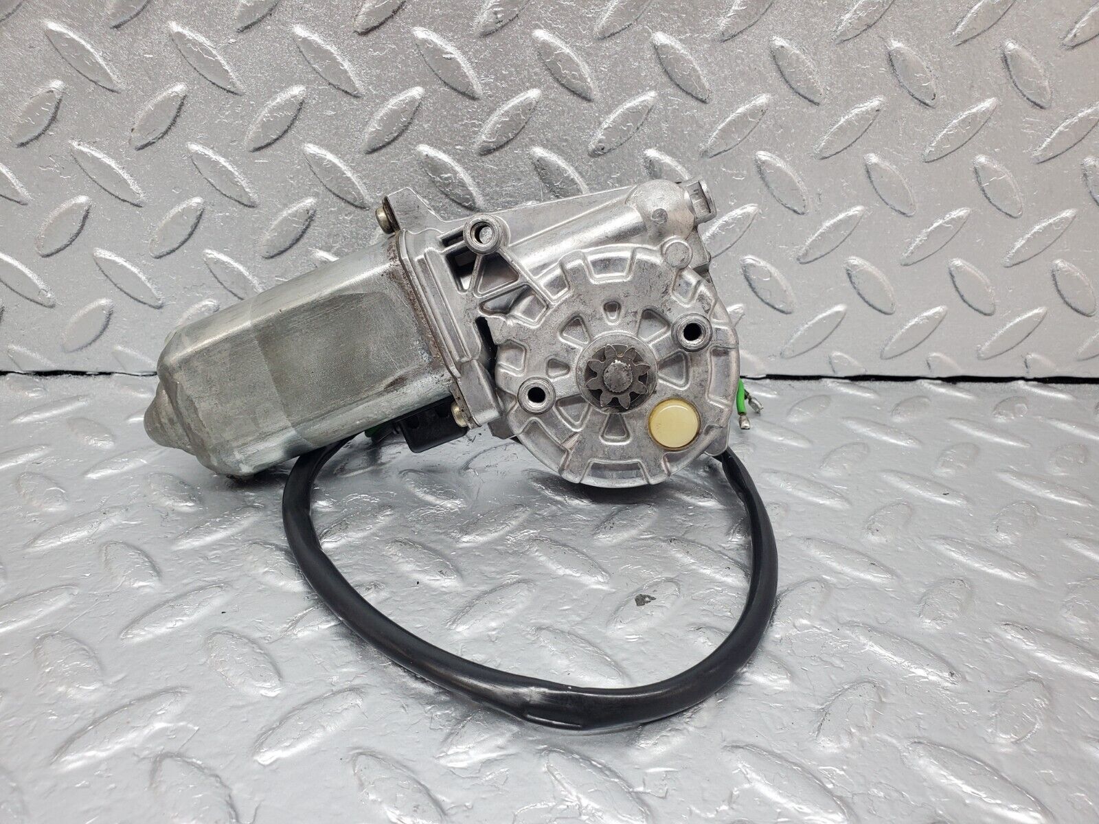 44295 Mercedes-Benz W123 280E Rear Left Window Regulator Motor 0130821017