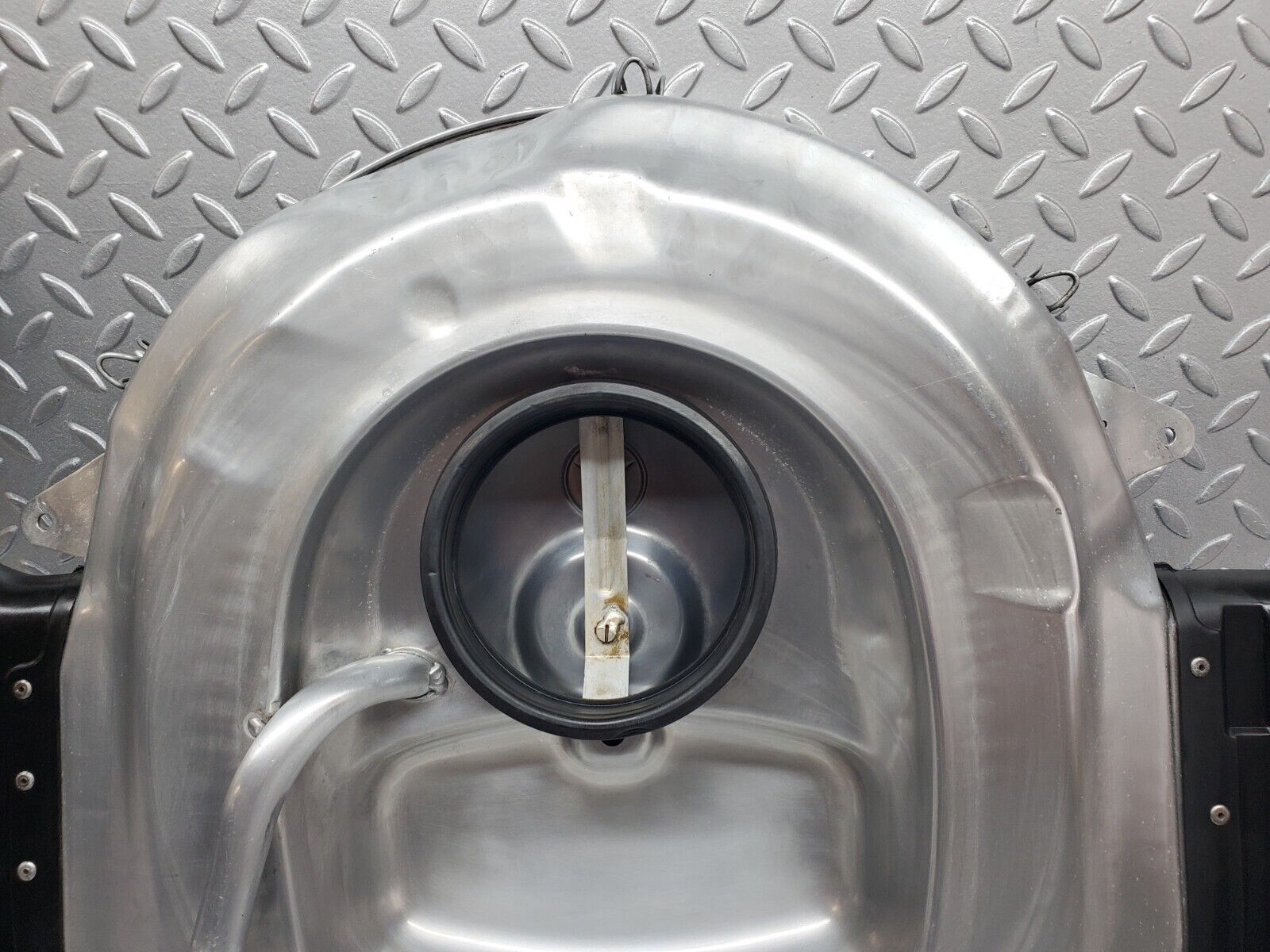 45872 Mercedes-Benz W126 420SE Aluminium Air Filter Box Housing 0130946802