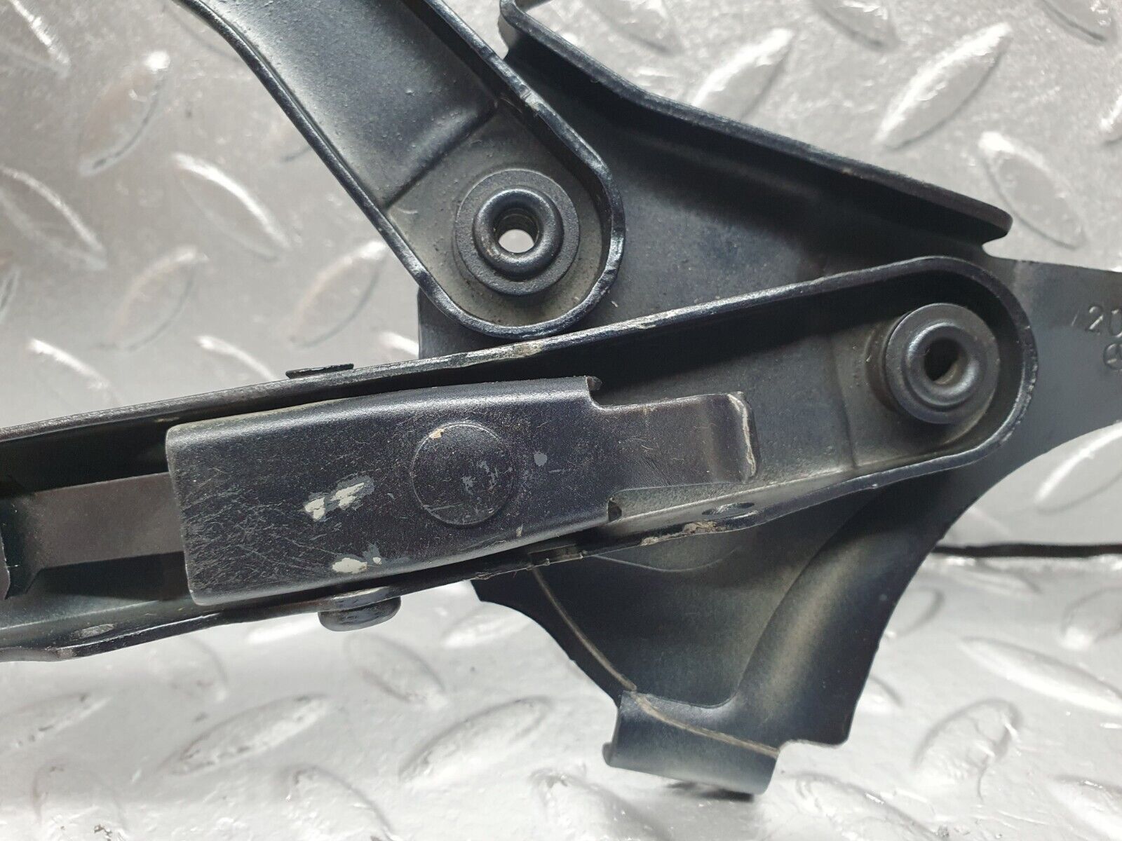 41874 Mercedes-Benz W202 C200 Bonnet Hinge Left Side 2028800128