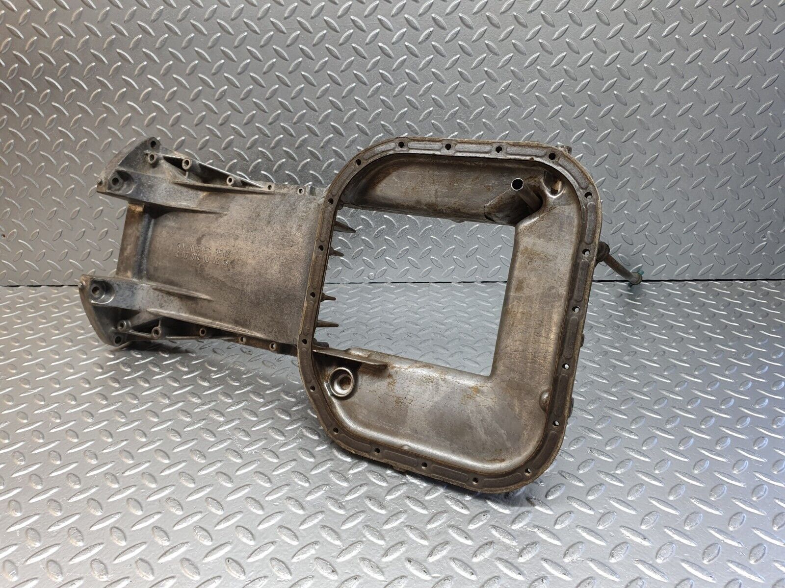 43790 Mercedes-Benz C126 380SEC Coupe Oil Pan Oil Sump 1170140002