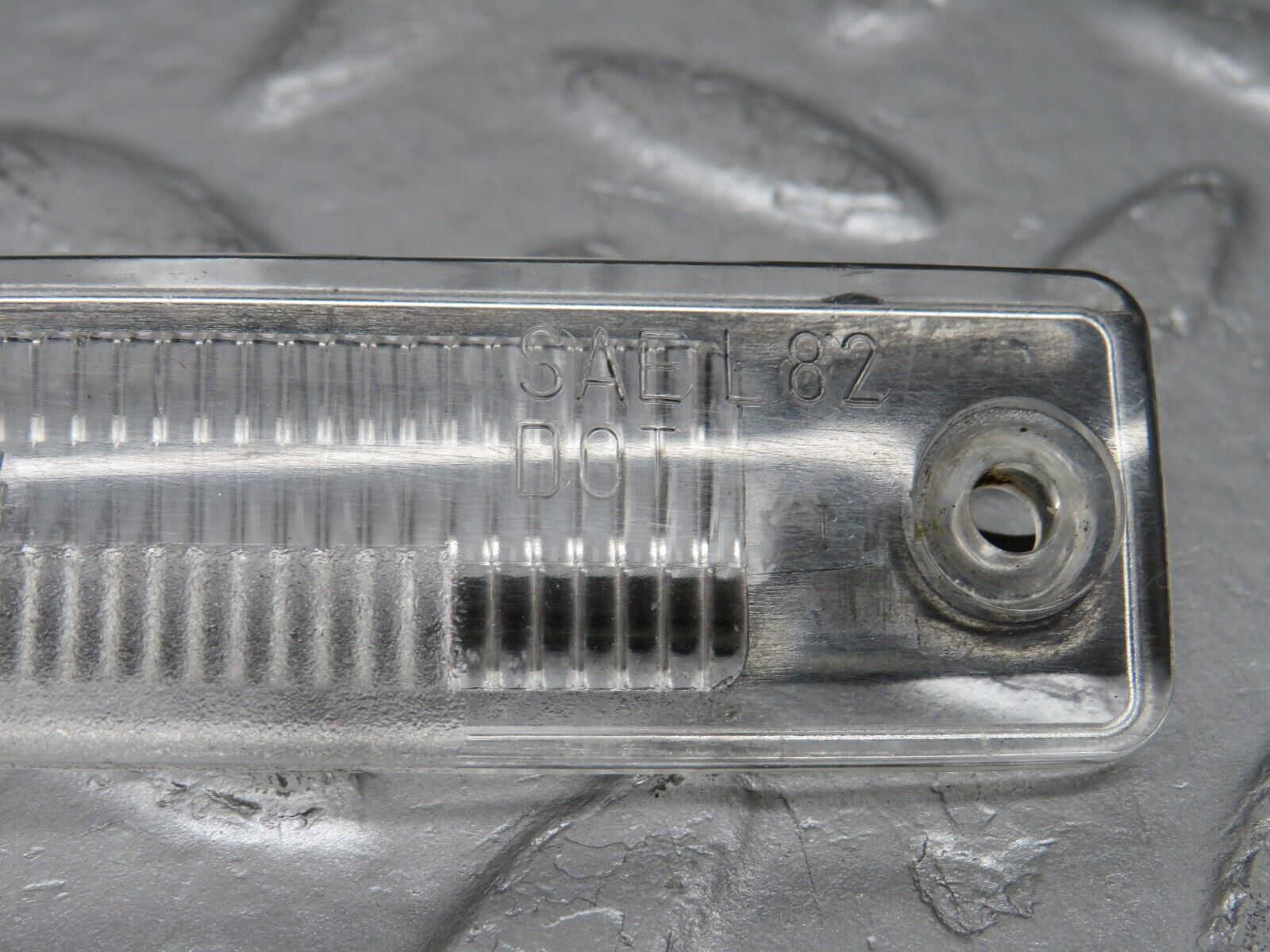 39136 Mercedes-Benz R107 500SL number Plate Light Lens 12981R4