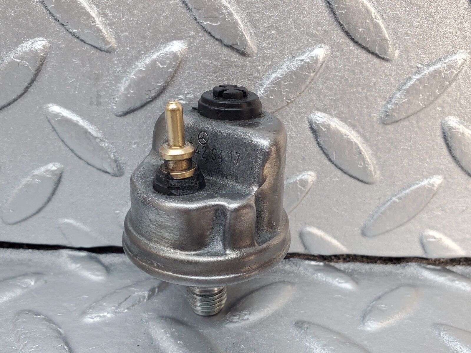 45941 Mercedes-Benz W126 420SE Oil Pressure Sensor VDO 0065429417