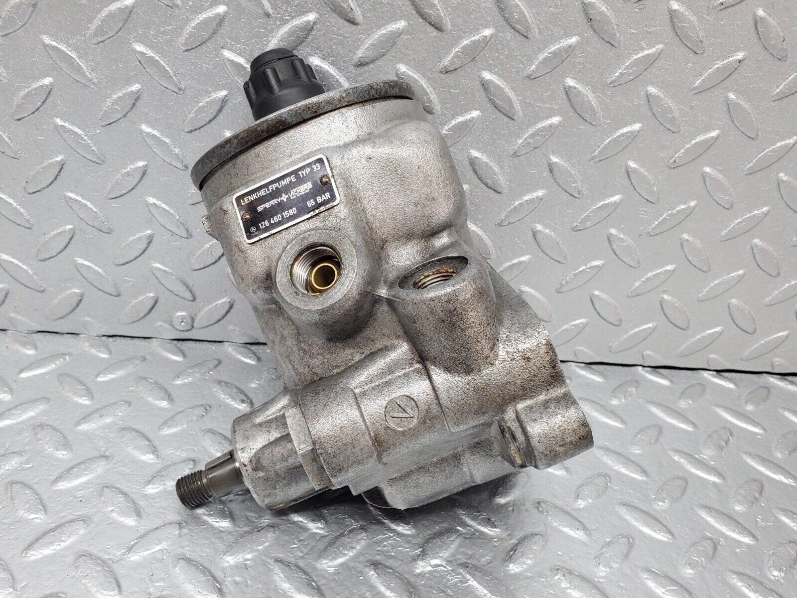44483 Mercedes-Benz W123 280E Power Steering Pump 1264601580