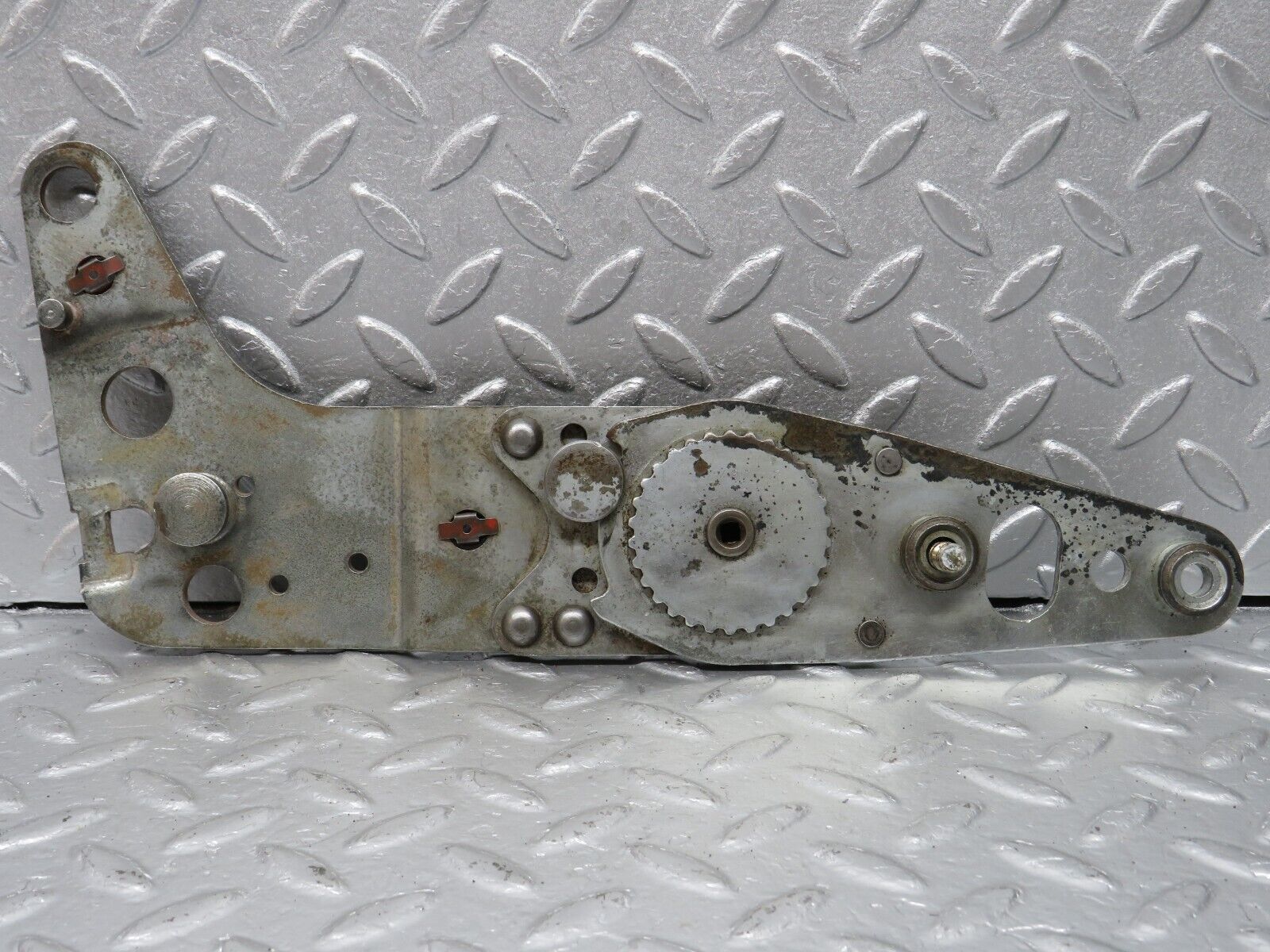 40070 Mercedes-Benz R107 350SL Front Right Seat Hinge 0009109686