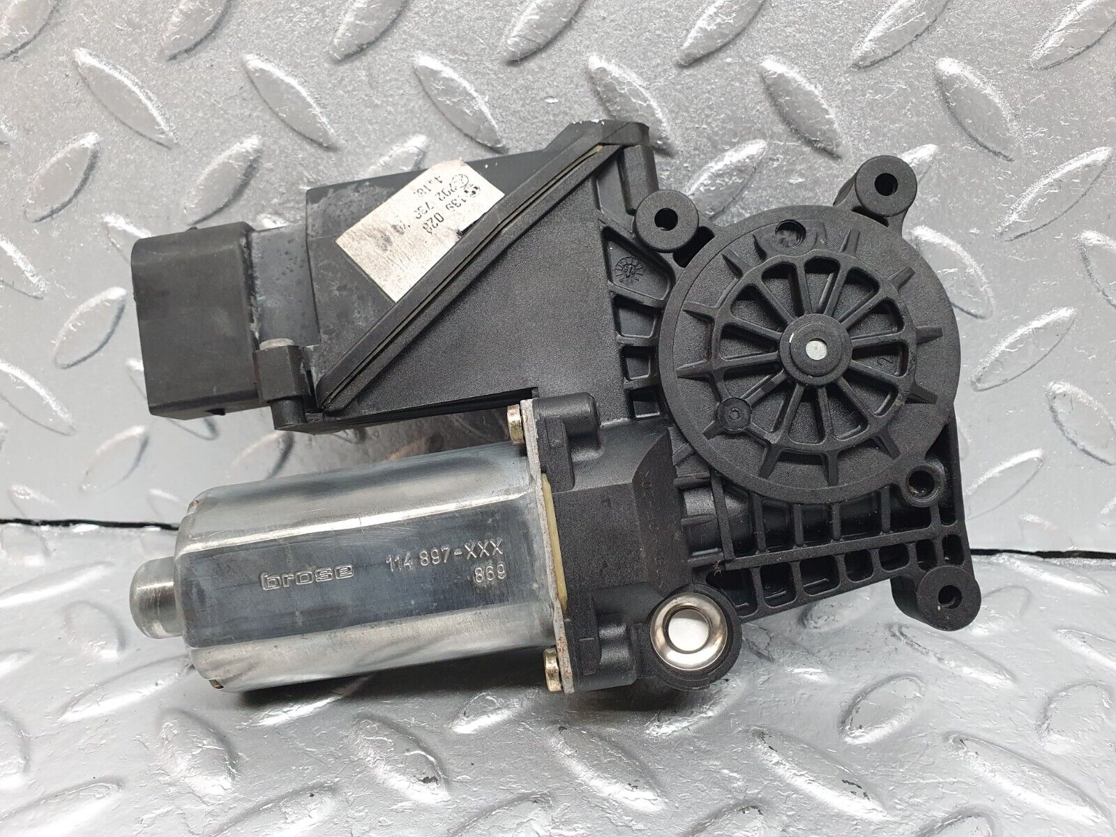 41914 Mercedes-Benz W202 C200 Window Regulator Motor Rear Right Bosch 0130821698 114899300