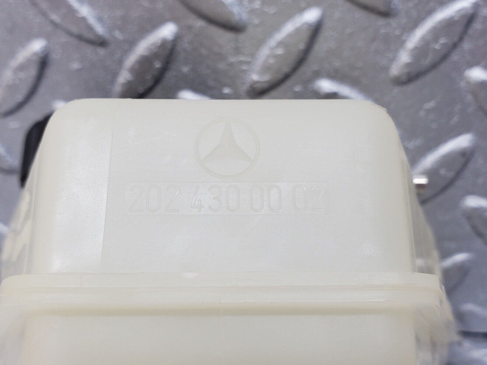 44656 Mercedes-Benz W124 220E Brake Fluid Reservoir Tank 2024300002