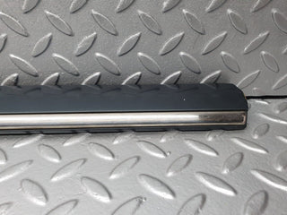 41804 Mercedes-Benz W202 C200 Front Right Door Centre Moulding Trim 2026909462