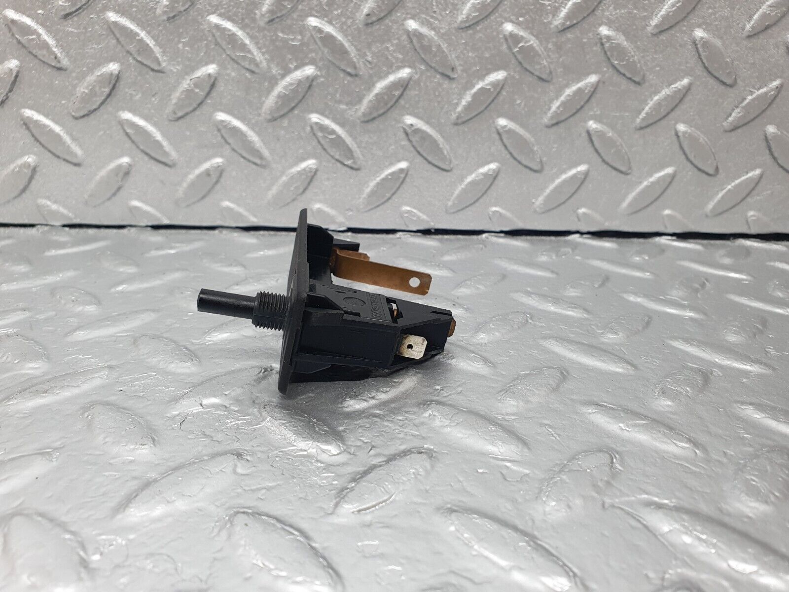 43547 Mercedes-Benz C126 380SEC Coupe Trunk Boot Light Switch 1158202511 0008213252
