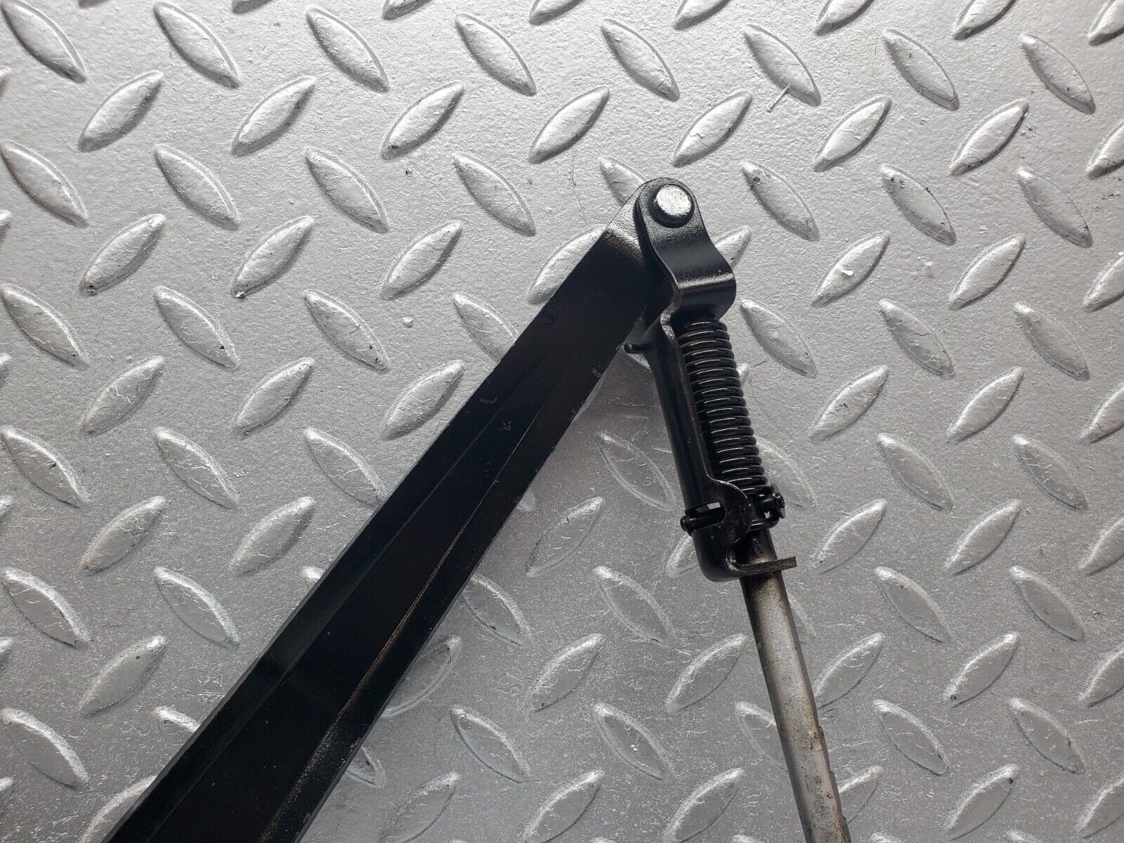 44310 Mercedes-Benz W123 280E Handbrake Regulator