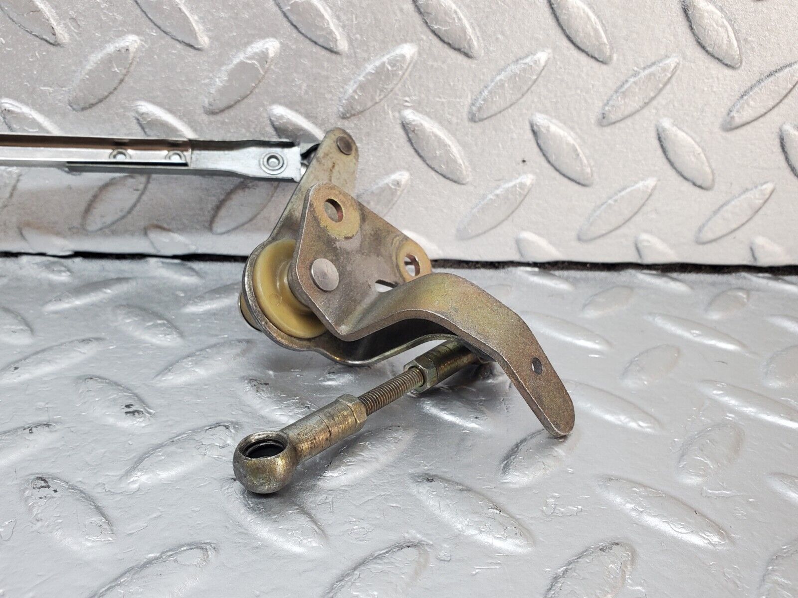 45370 Mercedes-Benz 280E M110.983 Throttle Linkage