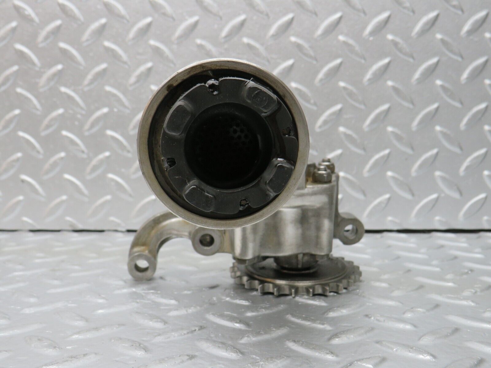 32957 Mercedes-Benz C107 R107 450 V8 Oil Pump & Sprocket 1161810212 1161800502