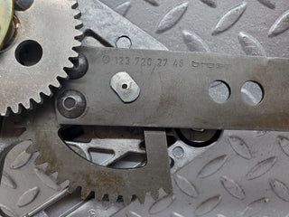 44412 Mercedes-Benz W123 280E Front Left Power Window Regulator 1237202746 1267250311