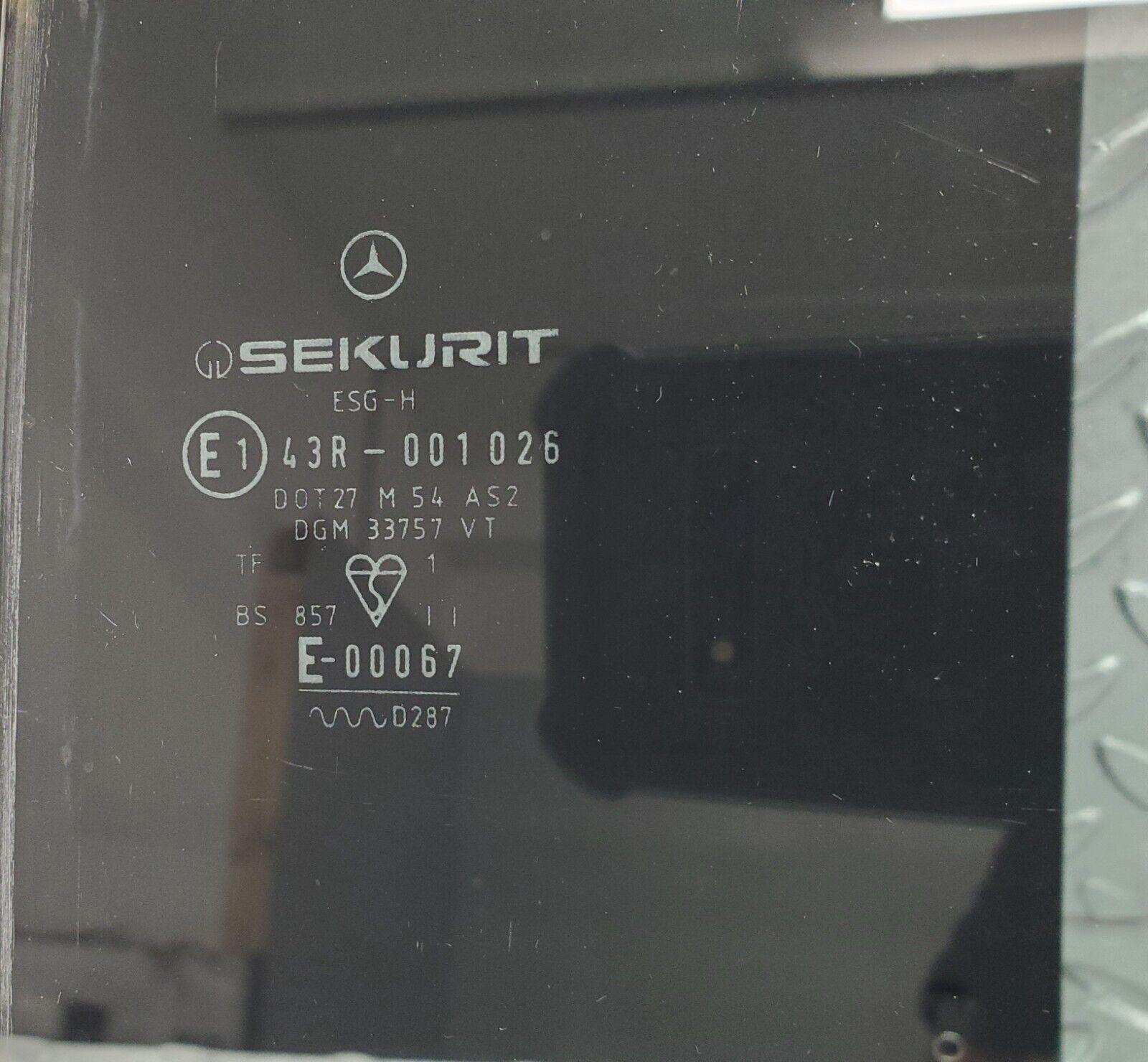 46434 Mercedes-Benz C123 280CE Coupe Left Door Window Glass 1237250132 1237250332