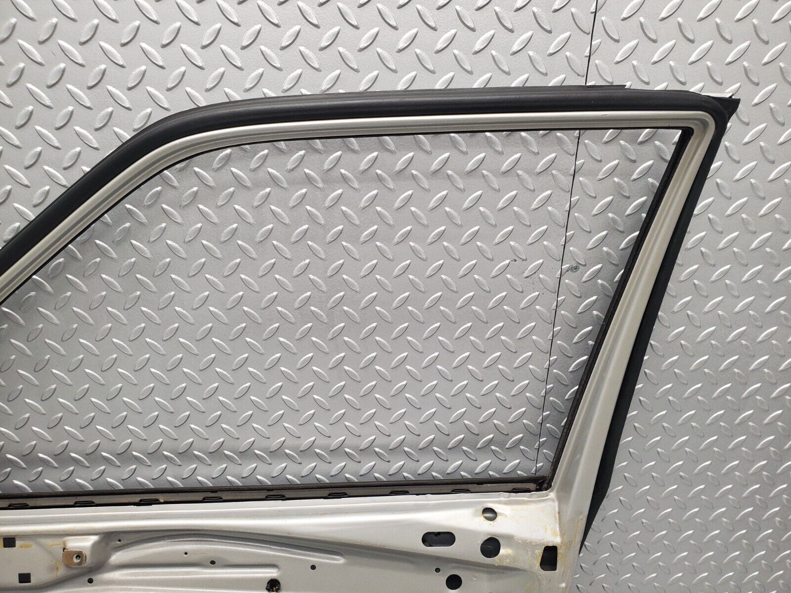 46121 Mercedes-Benz W124 Front Right Door