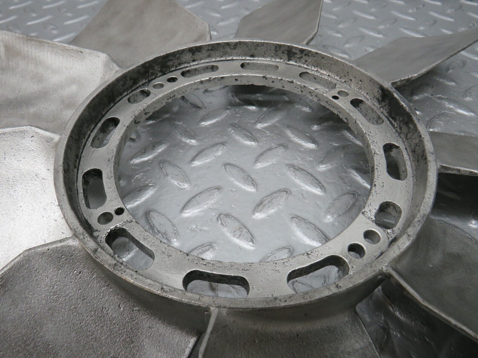 33138 Mercedes-Benz C107 R107 Engine Cooling Fan 1162051906