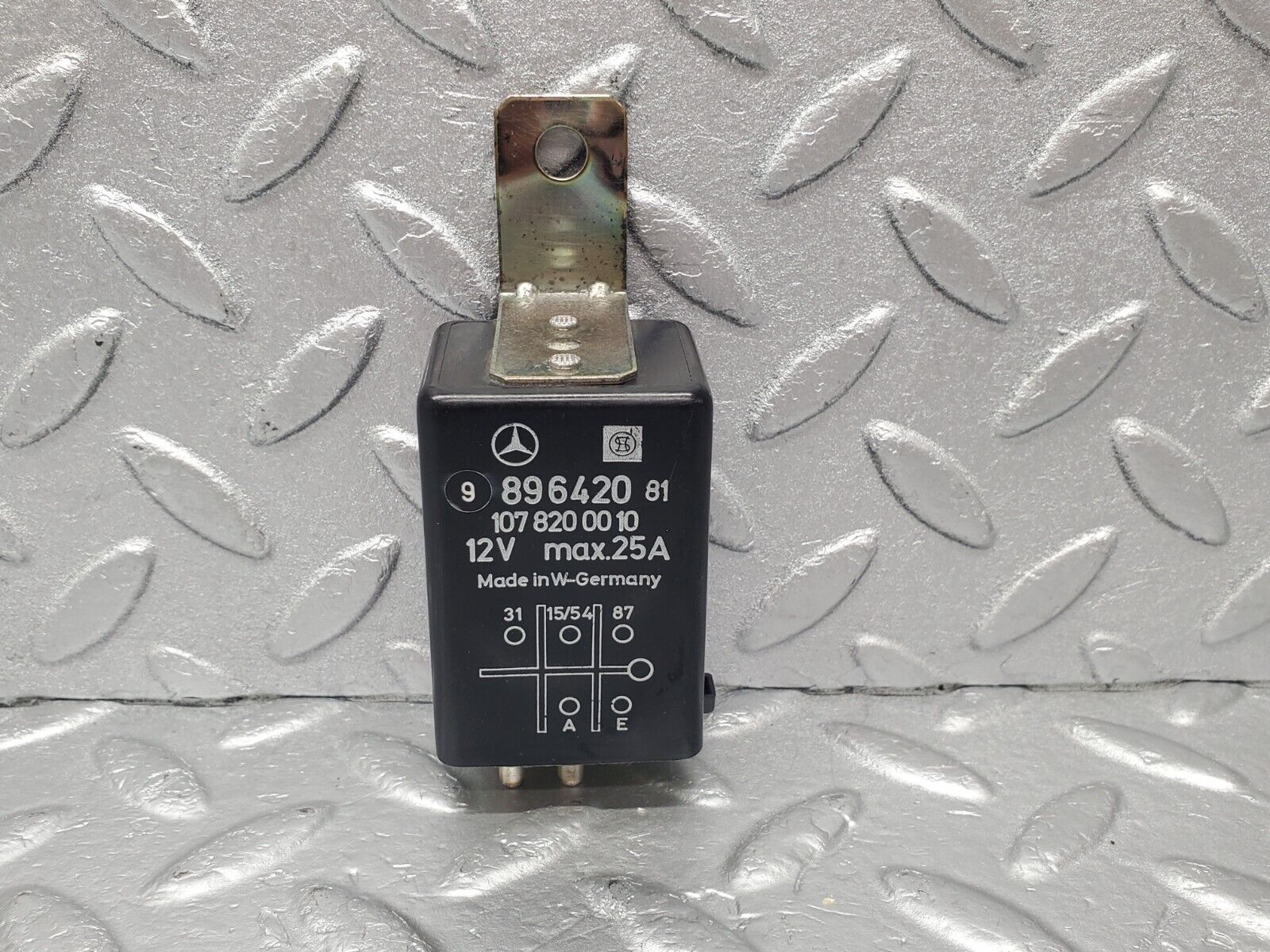 46487 Mercedes-Benz C123 280CE Coupe Rear Heated Window Relay 1078200010