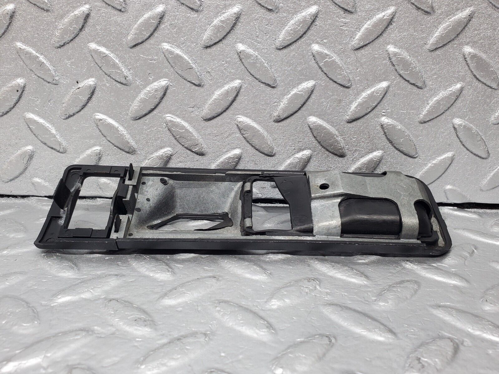 45895 Mercedes-Benz W126 420SE Rear Interior Door Handle Frame Right 1267660211 1267660491