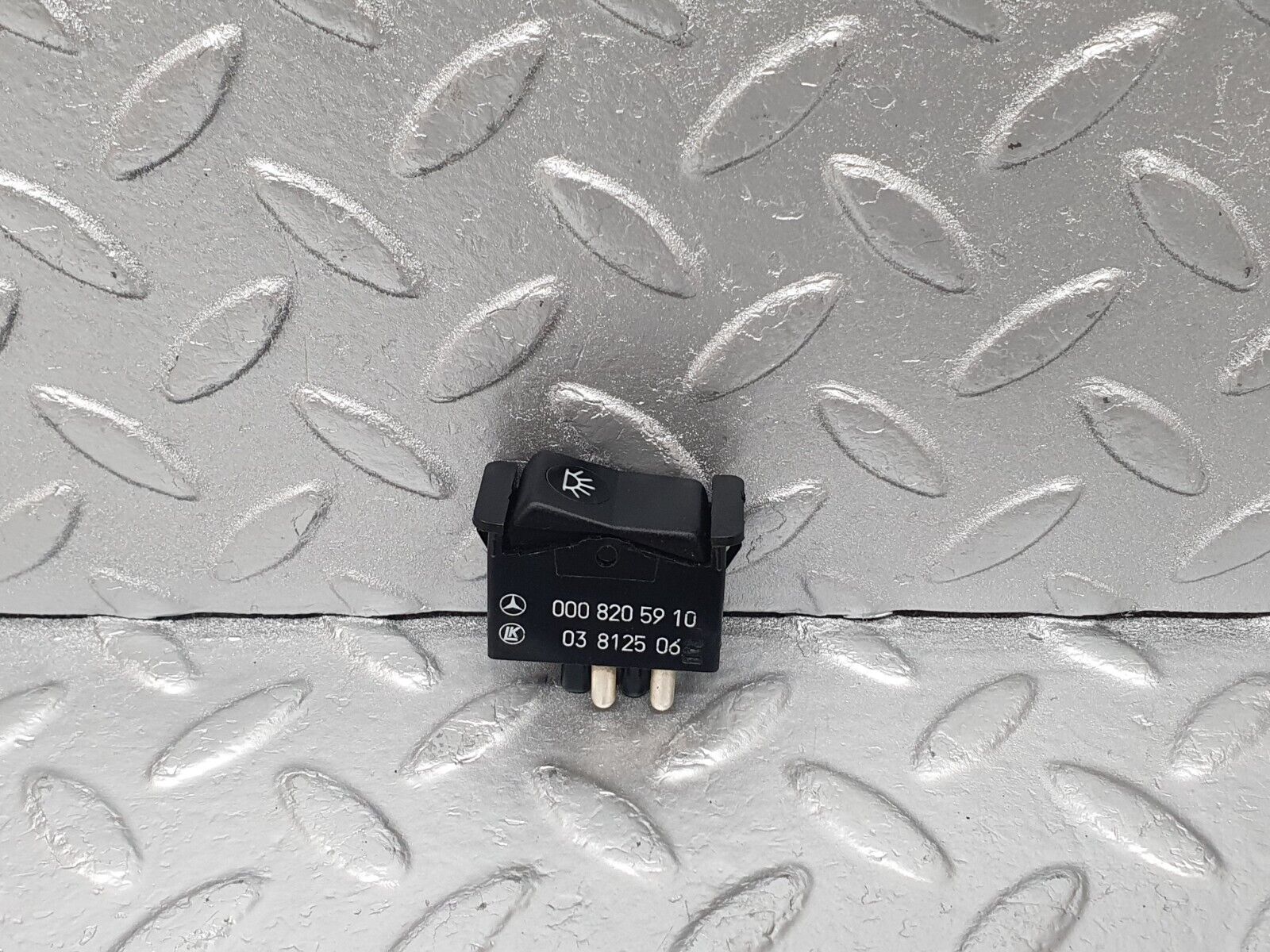 43550 Mercedes-Benz C126 380SEC Coupe Interior Light Switch 0008205910
