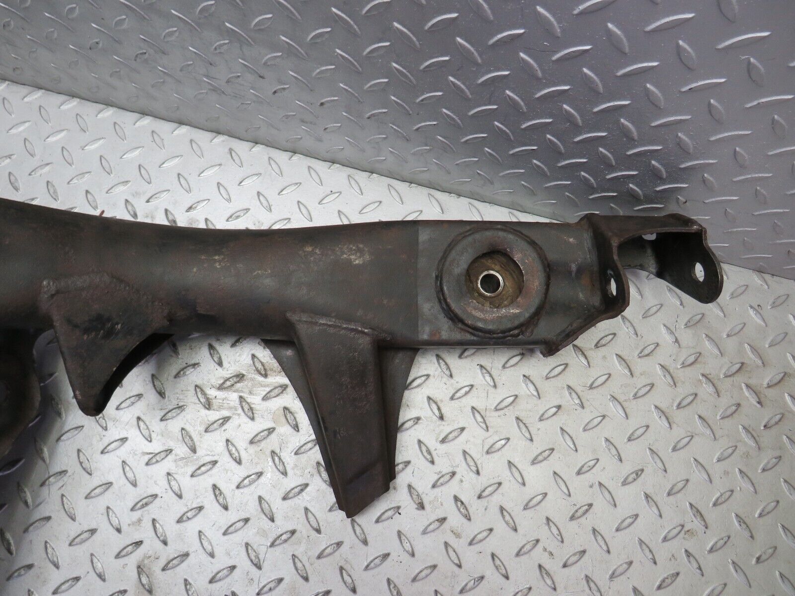39968 Mercedes-Benz R107 350SL Rear Subframe Axle Carrier
