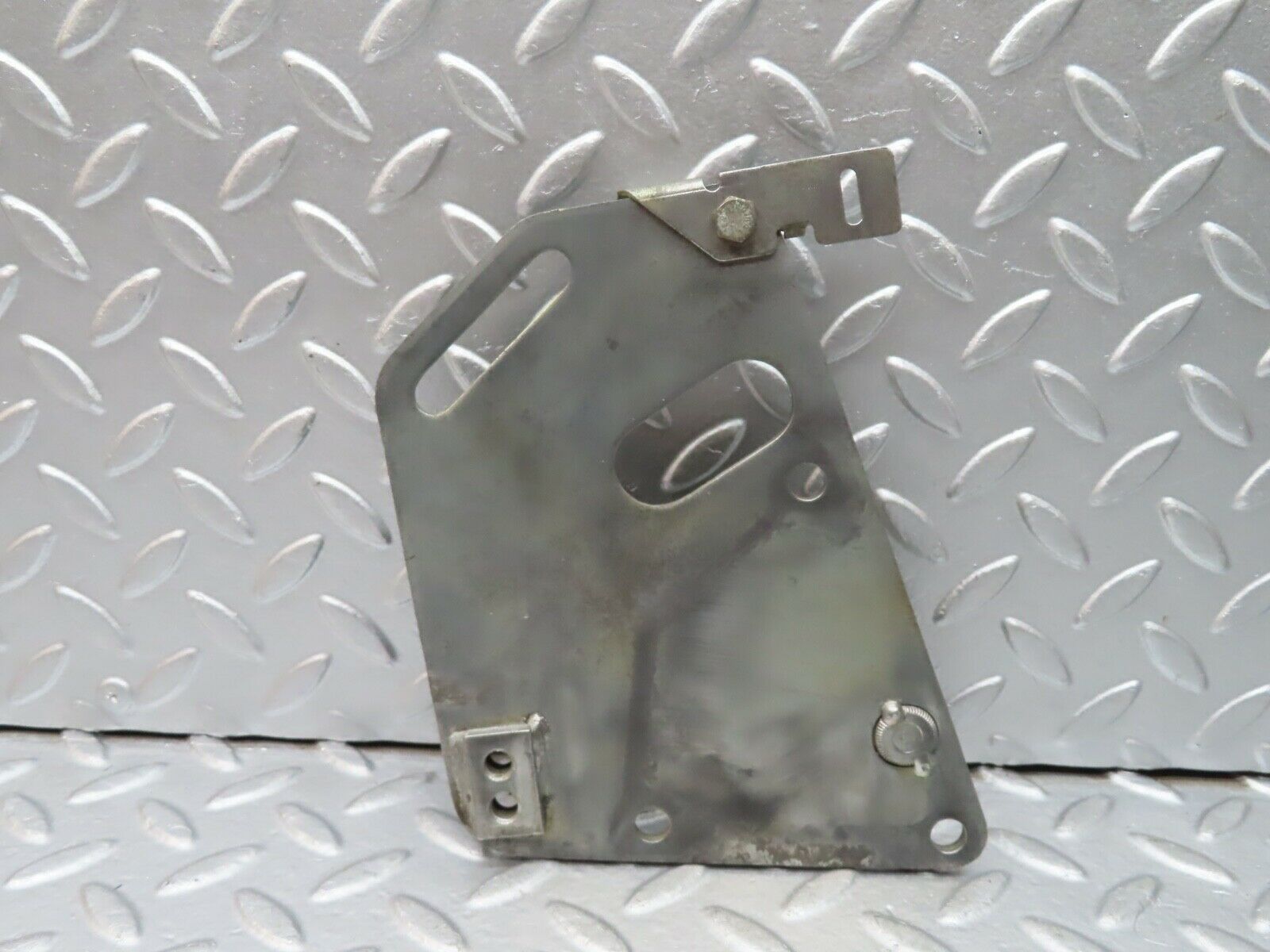 20681 Mercedes-Benz R107 450SL Power Steering Pump Bracket