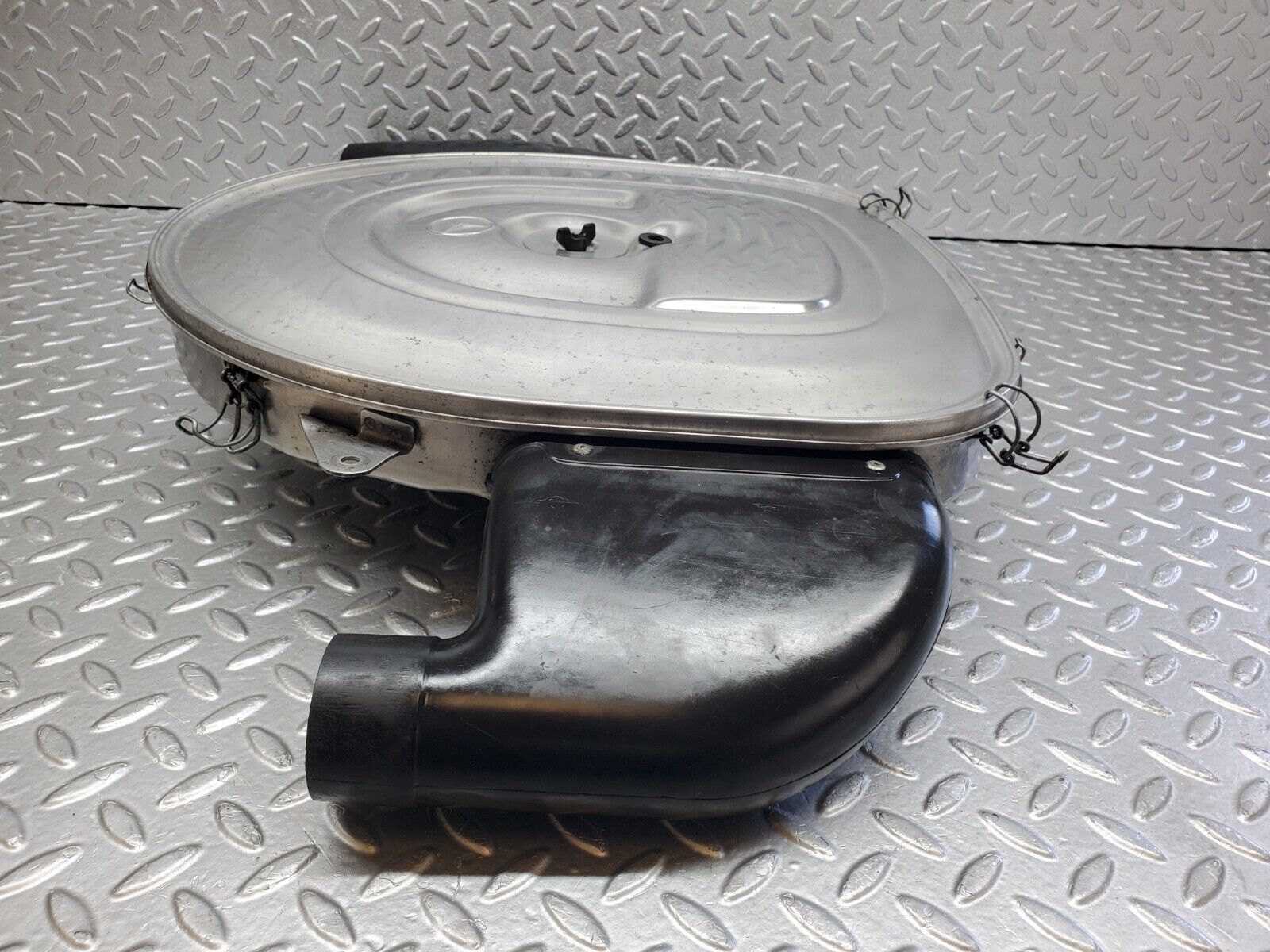 45872 Mercedes-Benz W126 420SE Aluminium Air Filter Box Housing 0130946802