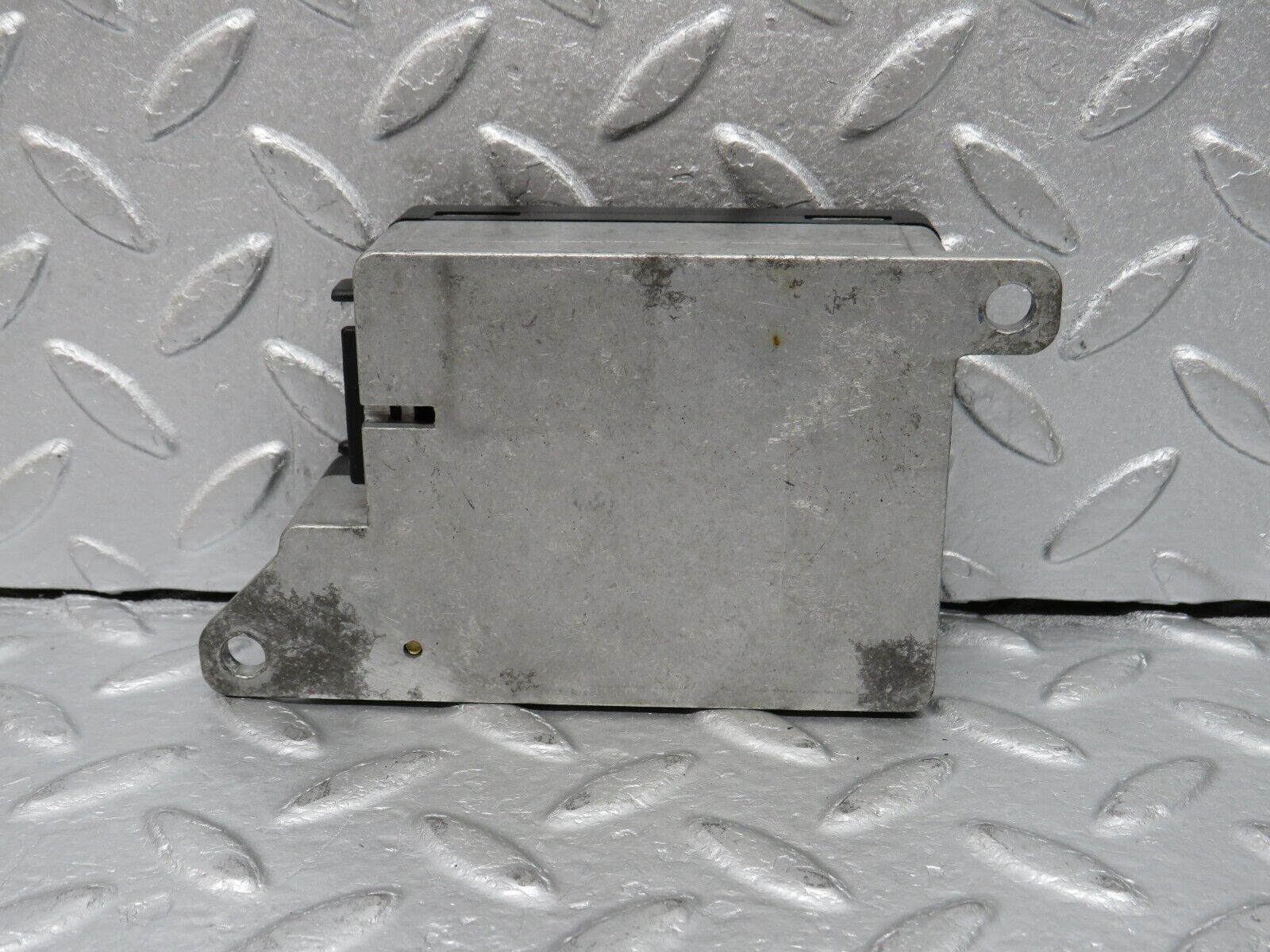 39100 Mercedes-Benz R107 500SL Crash Sensor Bosch 0038200610 0285001050