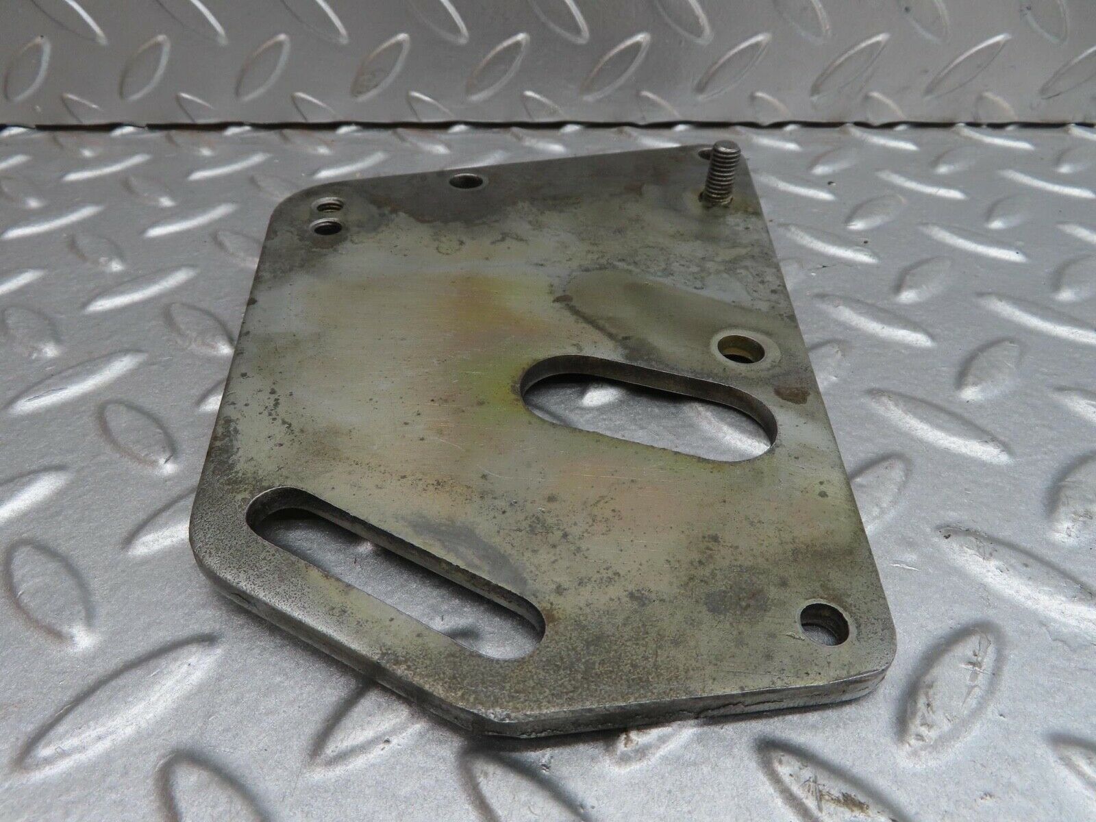 13718 Mercedes-Benz R107 450SL Power Steering Pump Bracket