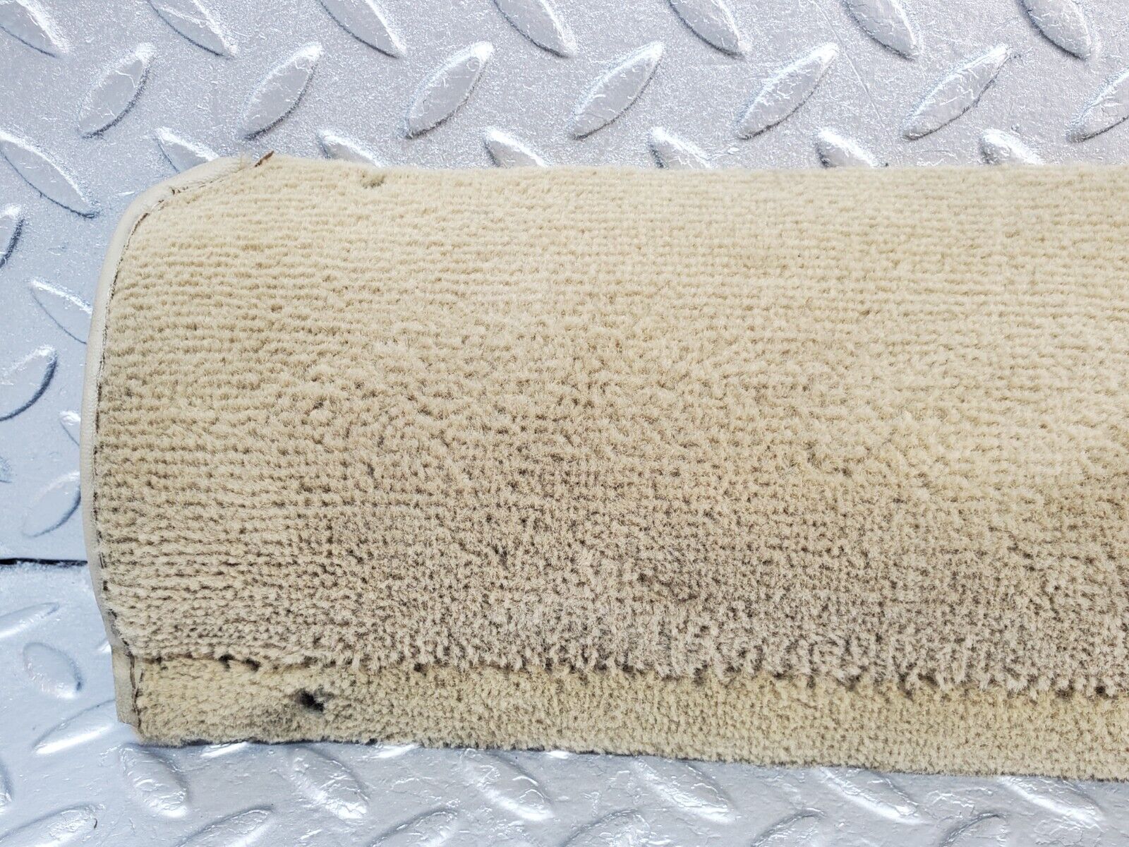 45696 Mercedes-Benz W126 420SE Front Right Door Sill Carpet Beige