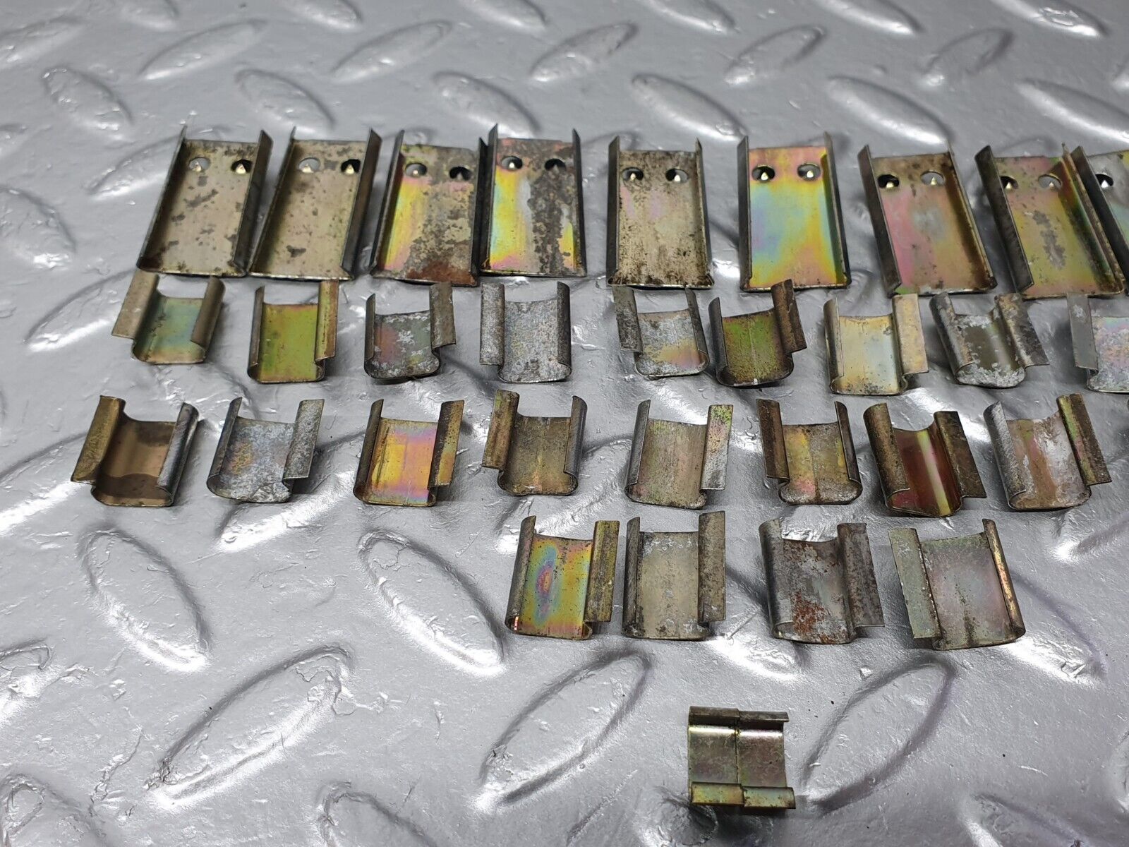 42141 Mercedes-Benz V123 240D LWB Heater Box Blower Housing Clips