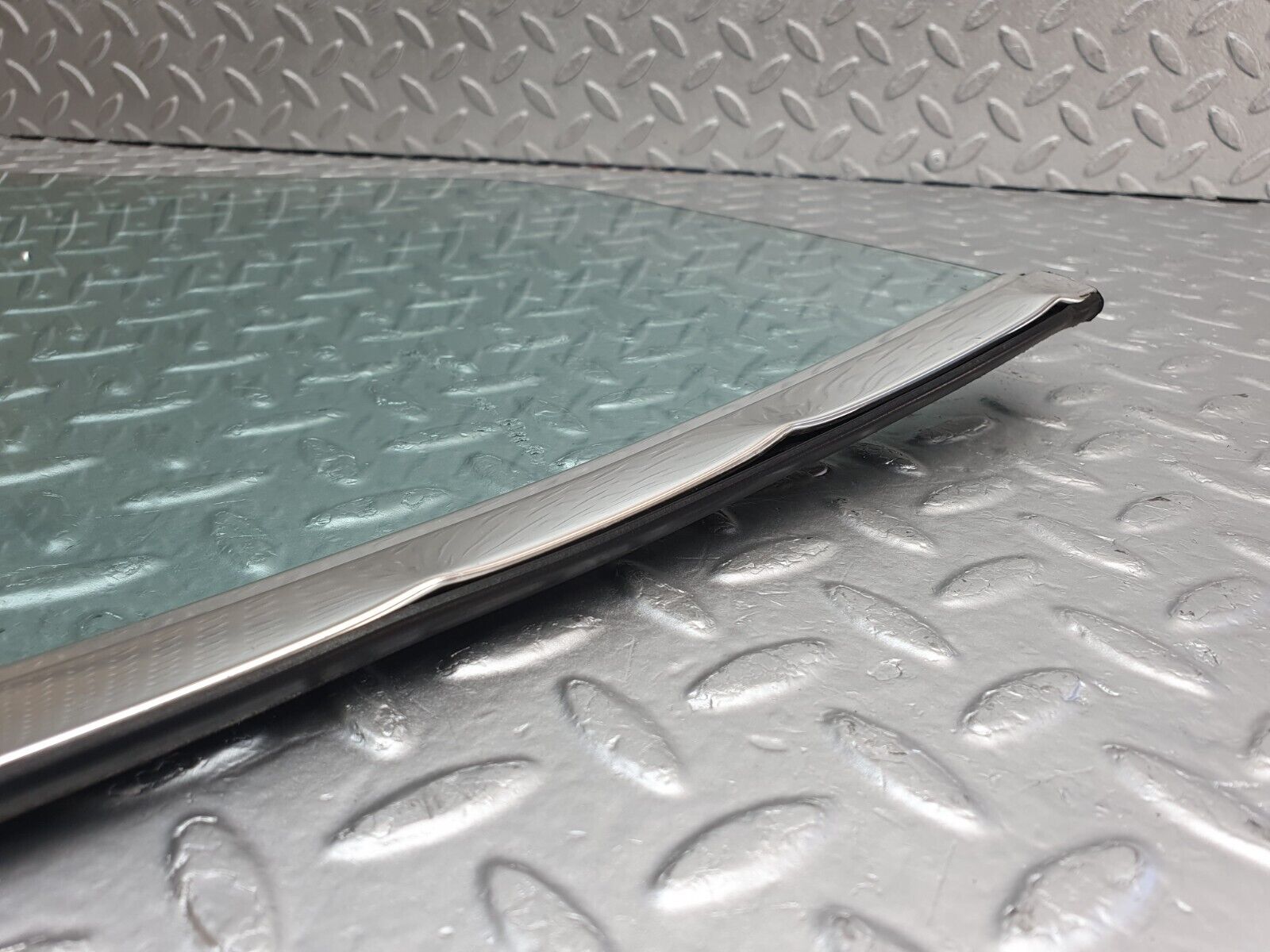 43761 Mercedes-Benz C126 380SEC Coupe Rear Left Window Glass