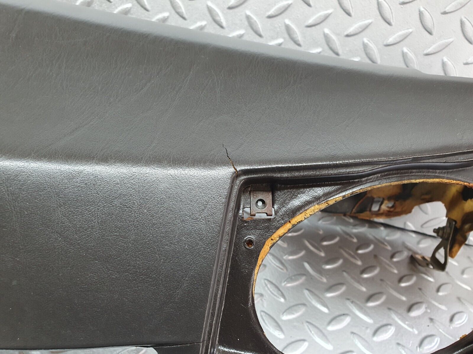 43733 Mercedes-Benz C126 380SEC Coupe Dashboard Black