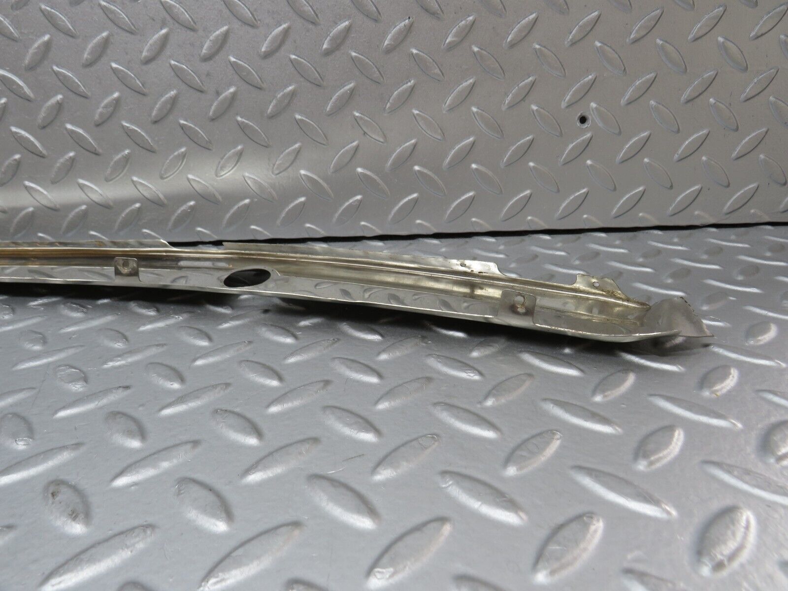 35625 Mercedes-Benz R107 280SL Windscreen Top Chrome Trim