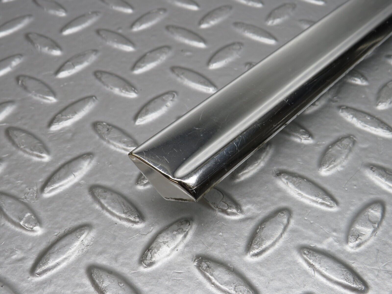 39108 Mercedes-Benz R107 500SL Left Door Chrome Trim