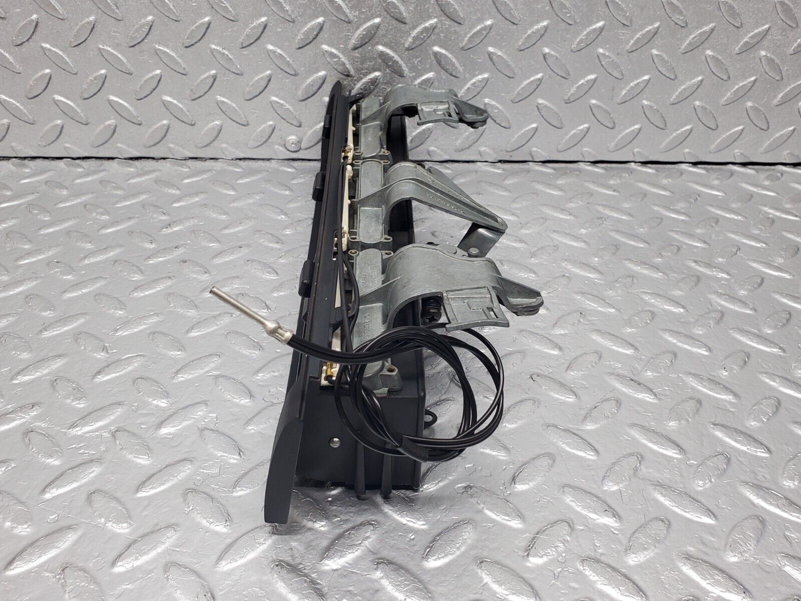 45925 Mercedes-Benz W126 420SE Dashboard Centre Air Vent 1268300654 1268310030 1268310130