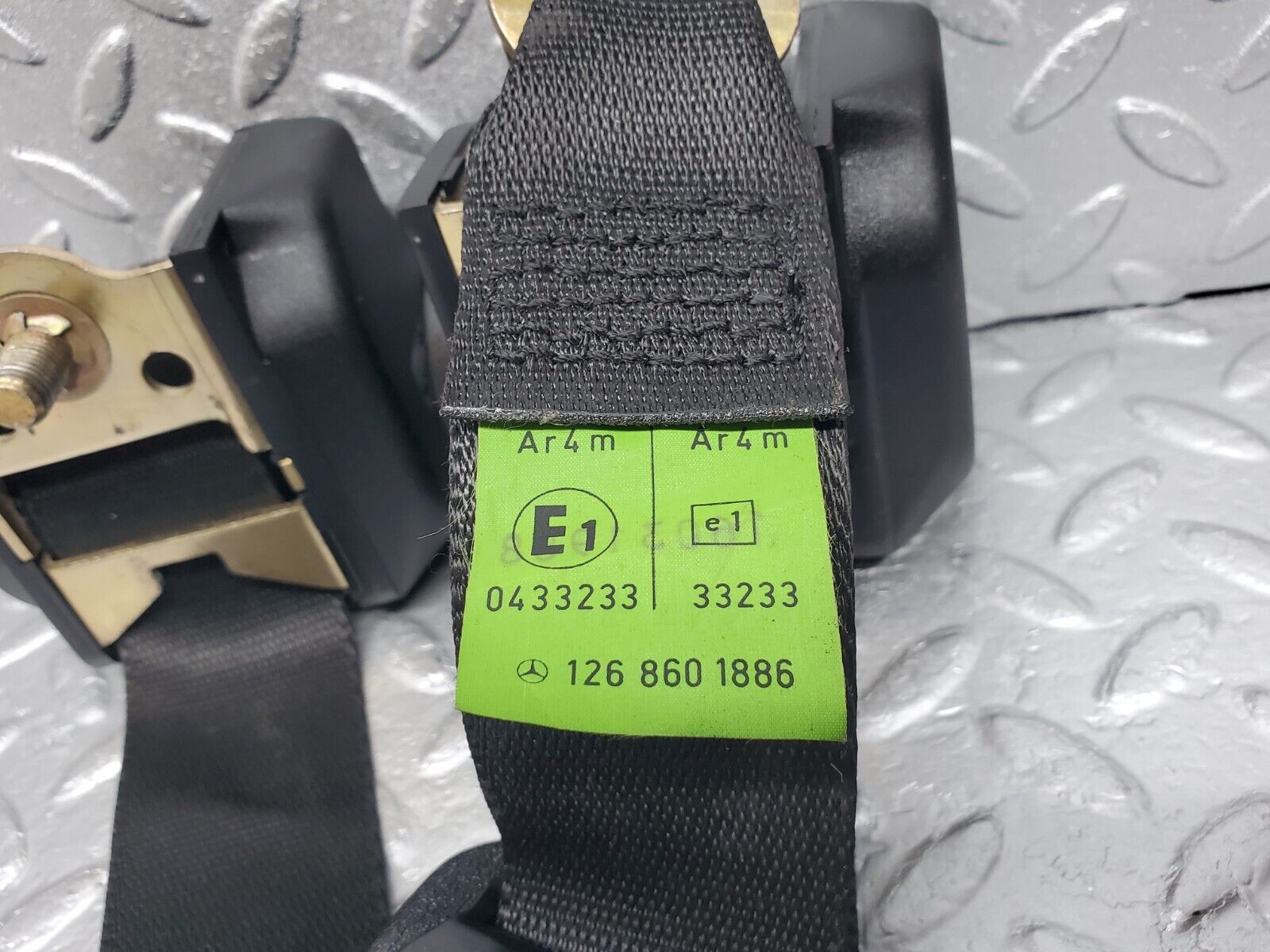45865 Mercedes-Benz W126 420SE Rear Seat Belt Set With Buckles 1268601886 1248601185 1268601396