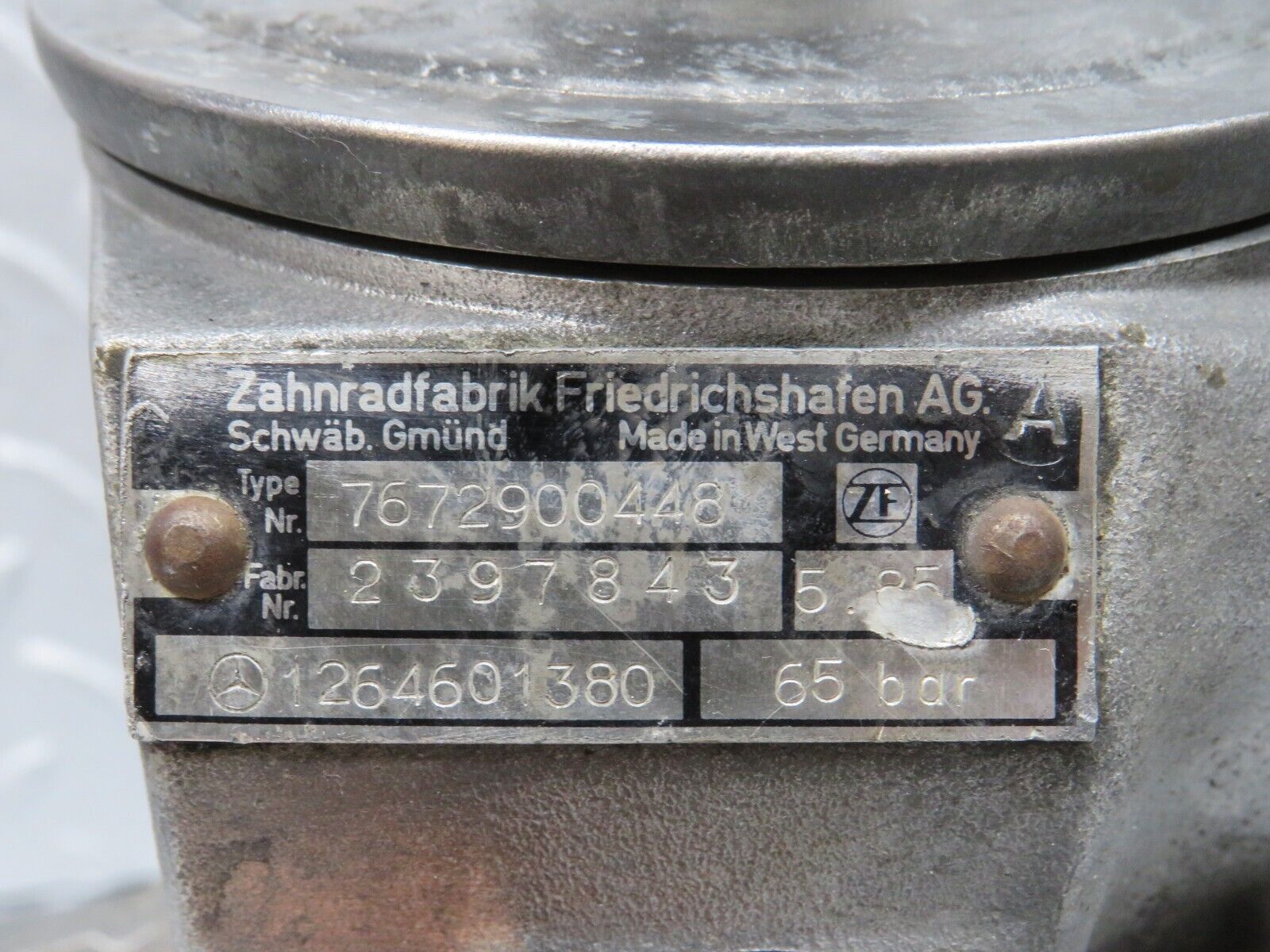 39224 Mercedes-Benz R107 500SL Power Steering Pump 1264601380 7672900448