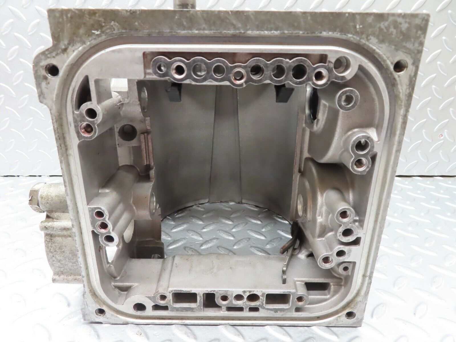 19788 Mercedes-Benz R107 450SL Automatic Gearbox Housing 1162710001