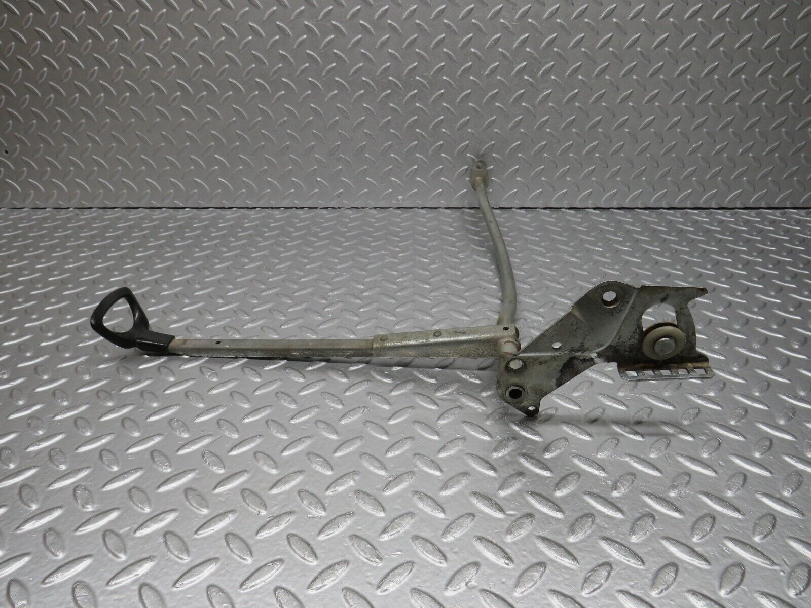 40013 Mercedes-Benz R107 350SL Front Left Seat Sliding Adjust Handle