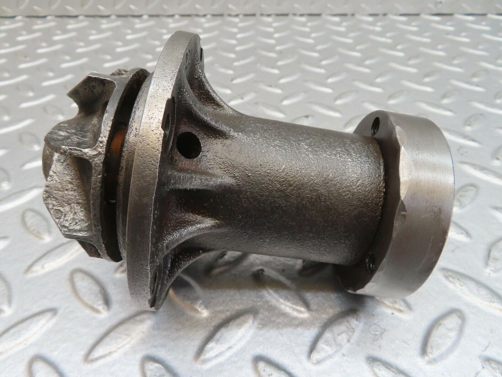 13777 Mercedes-Benz R107 450SL Water Pump 1152010010