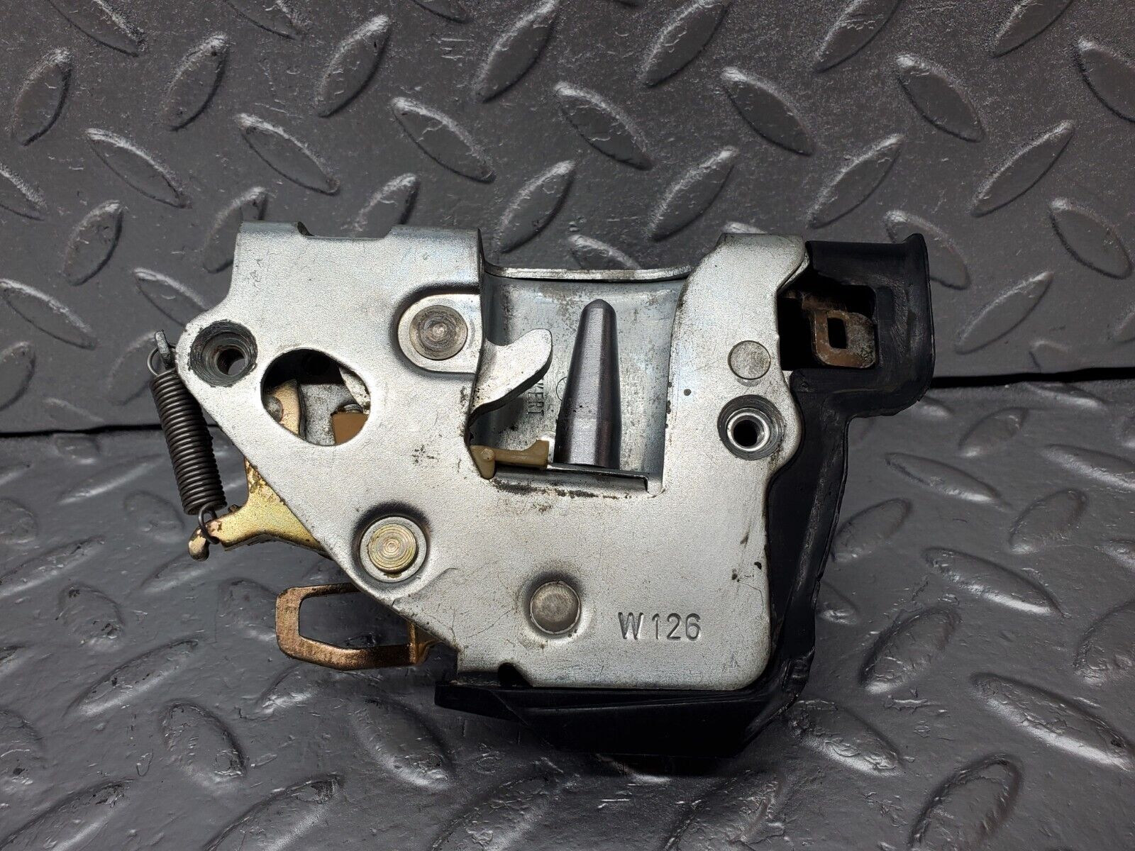 45622 Mercedes-Benz W126 420SE Rear Right Door Lock Mechanism 1237230208