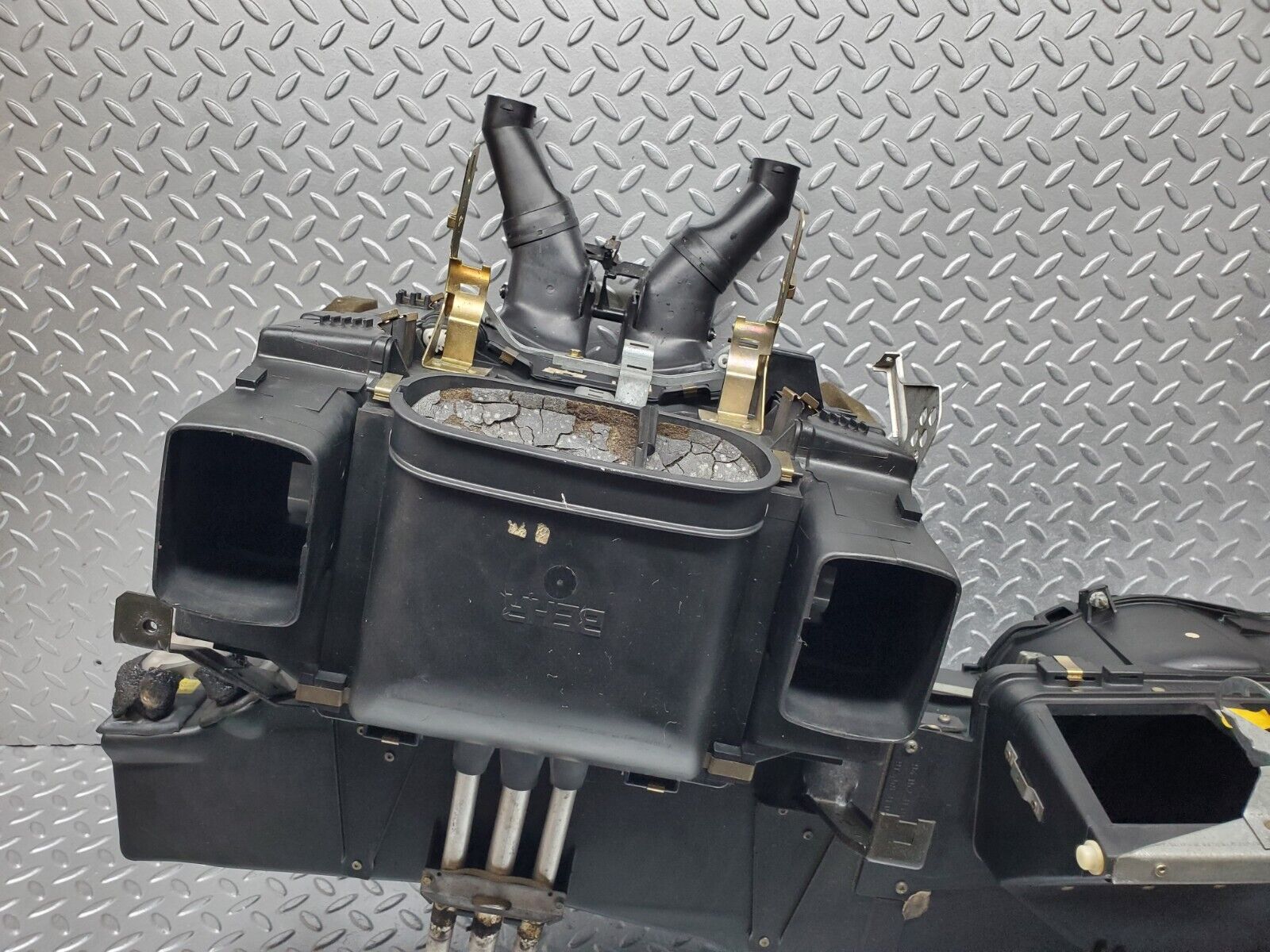 45897 Mercedes-Benz W126 420SE Heater Box Blower Housing Behr