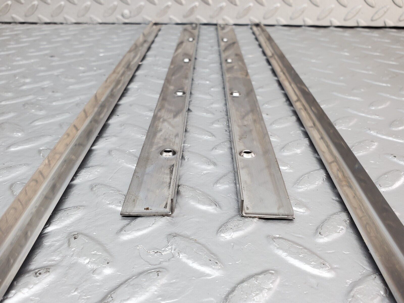 44511 Mercedes-Benz W123 280E Sunroof Chrome Trim Set
