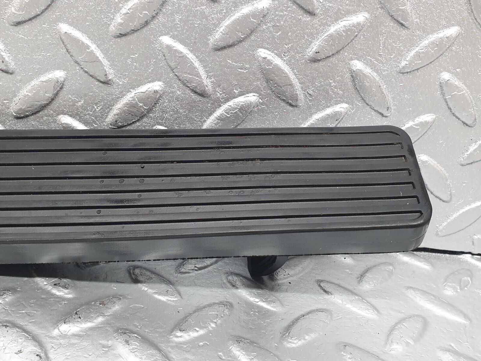 43638 Mercedes-Benz C126 380SEC Coupe Accelerator Pedal With Rubber 1263000504 1233010082