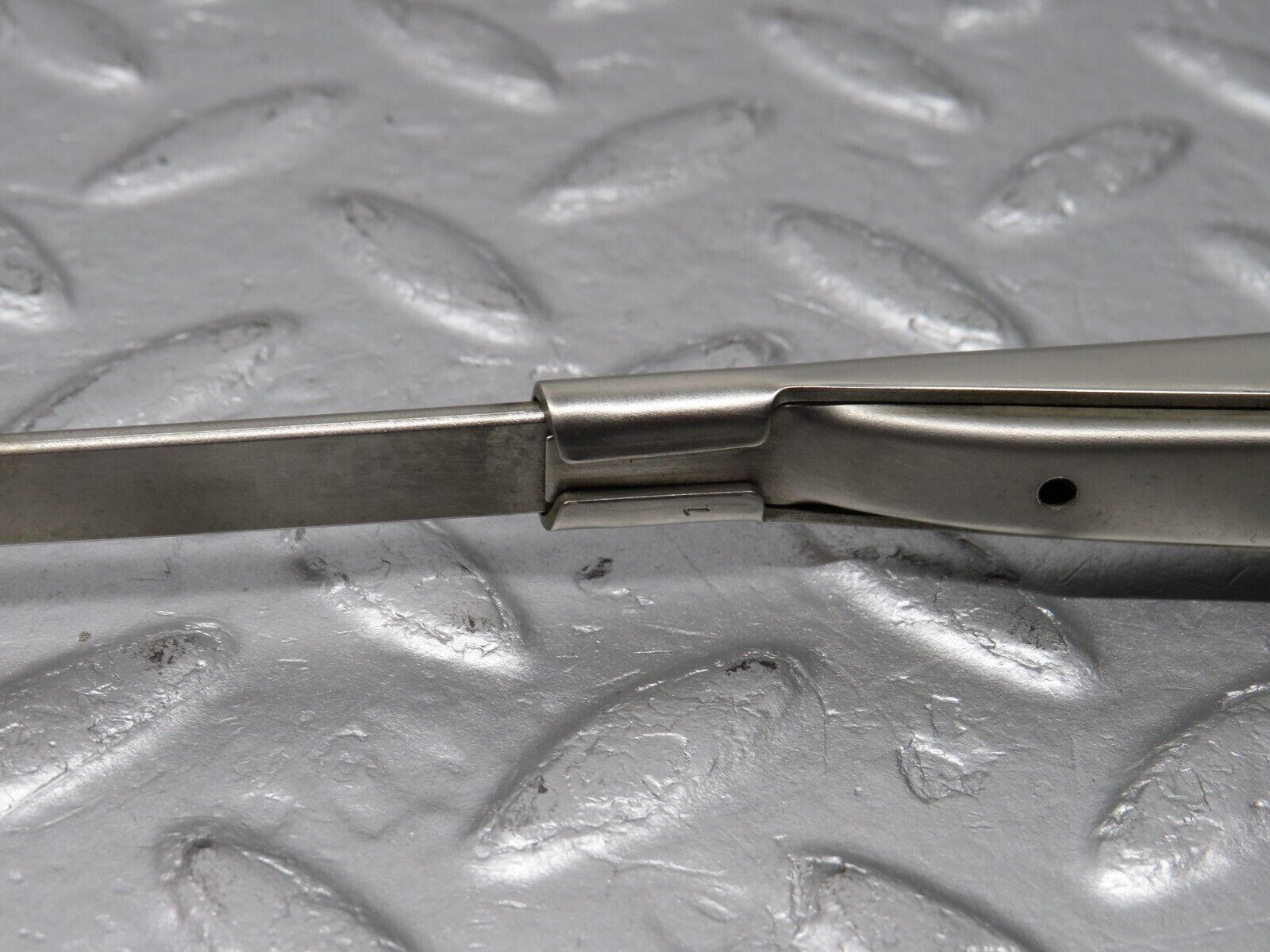 39106 Mercedes-Benz R107 500SL Windscreen Wiper Arm Left Side