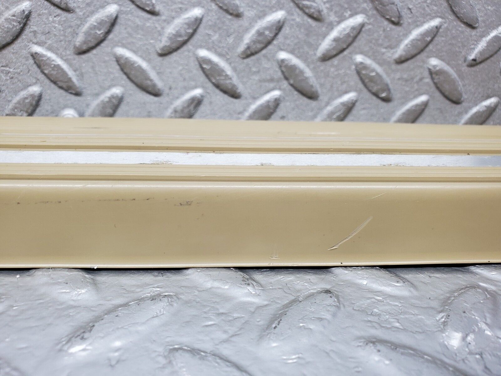 45617 Mercedes-Benz W126 420SE Rear Right Door Sill Trim Beige