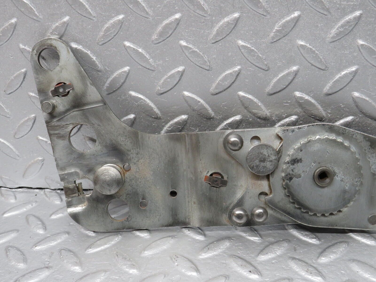 40015 Mercedes-Benz R107 350SL Front Right Seat Hinge 0009109285